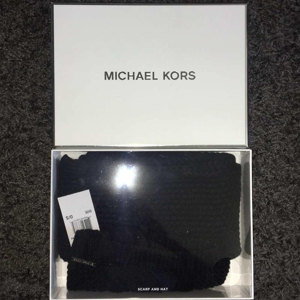 michael kors hat and scarf set